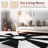 Bold Graphic Contrast in Neutral Tones(Black)