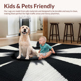 Bold Graphic Contrast in Neutral Tones(Black)