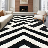 Contemporary Monochrome Zigzag Runner with Sharp Angular Stripes(Black)
